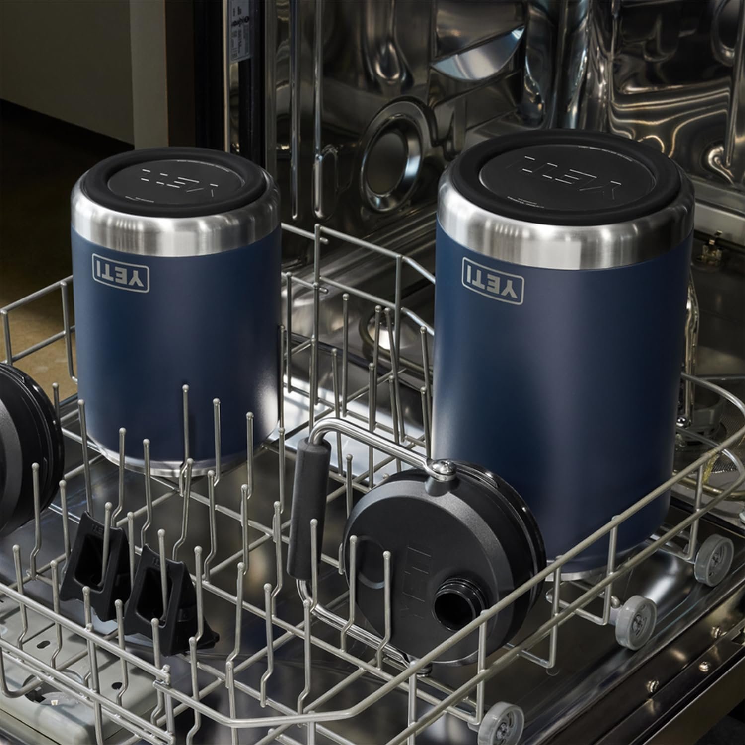 YETI Rambler Half Gallon Jug 2.0, Vacuum Insulated, Leakproof, Stainless Steel with MagCap, Black - Image 2