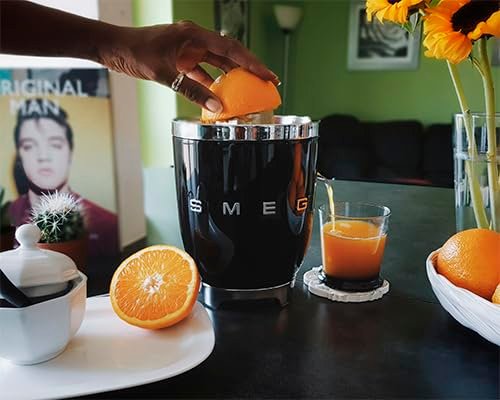SMEG 50's Retro Style Citrus Juicer with Drip Free Spout, Automatic Activation, and Efficient Straining, Black - Image 7