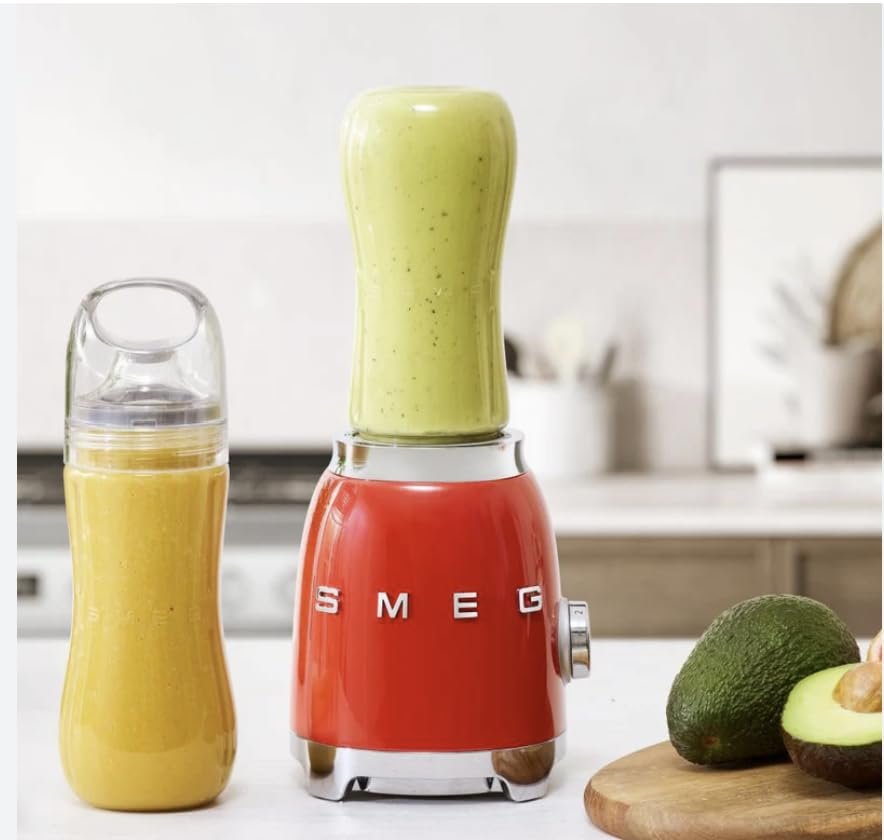 SMEG 50's Retro Style Personal Blender with Backlit Knob and Two 600 ML BPA Free bottles PBF01RDUS Red - Image 2